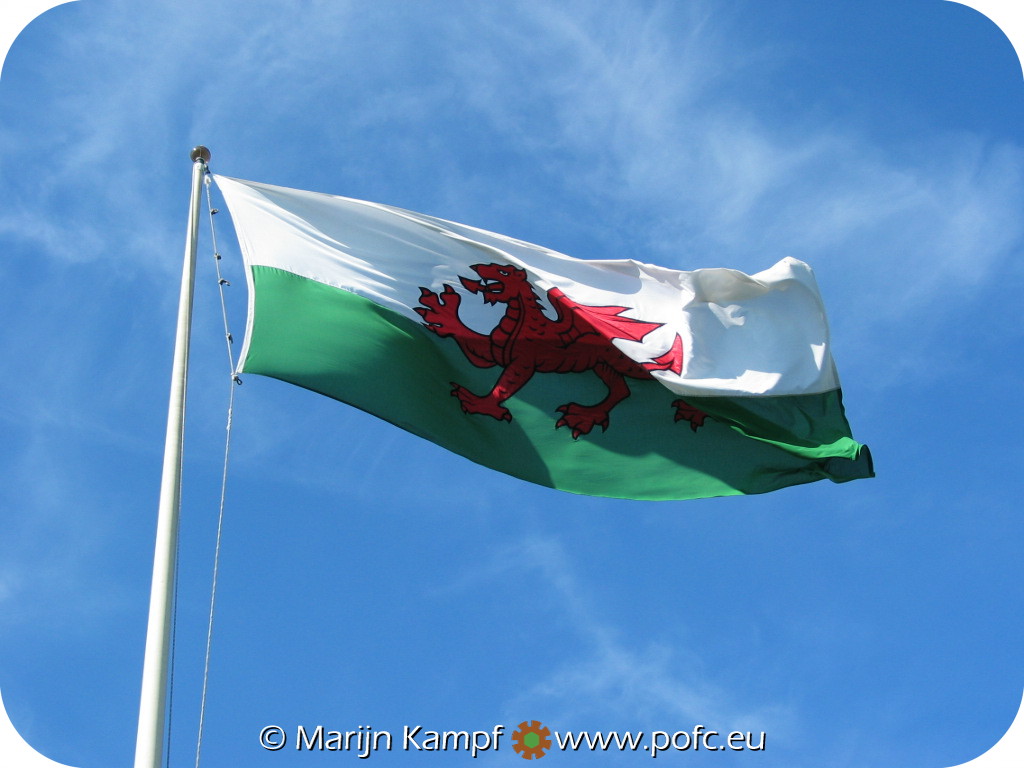 0317 Welsh Flag.jpg Pictures of Cardiff Castle in spring